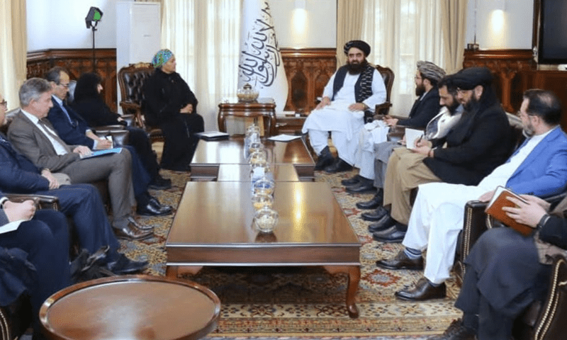 افغانستان میں خواتین پر پابندیاں، اقوام متحدہ کی خاتون افسر کی طالبان سے ملاقات