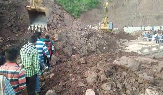 ضلع پونچھ کی تحصیل منڈی کے علاقہ بیدار میں سلائیڈنگ کی وجہ سے کہ یہ مکانوں کو ہوا نقصان
